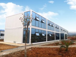 如果在工地使用臨時住房，選擇這個集裝箱房，